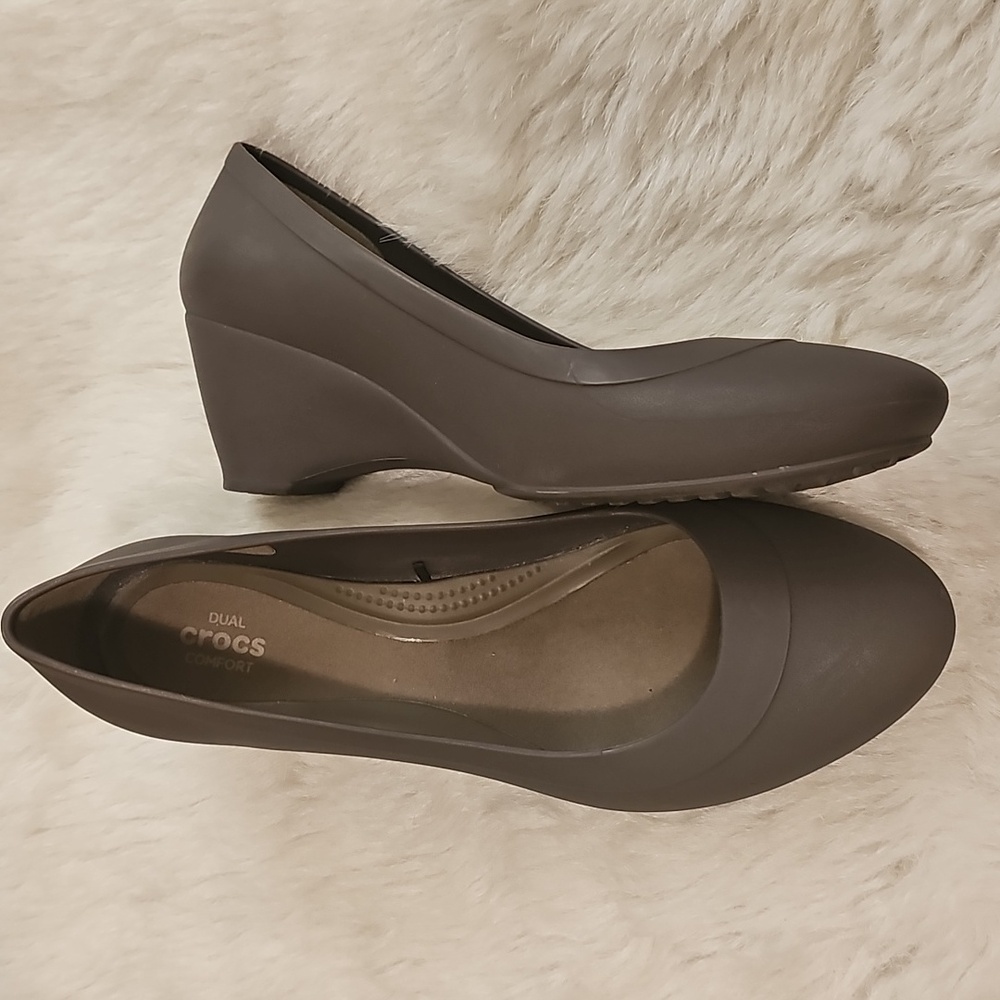 Crocs Lina Wedge Pumps Womens 7W Brown/G Slip On Heels Comfort Office